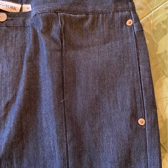 CALI and York straight leg size 16 jeans with elastic at waist band in back - Picture 7 of 7